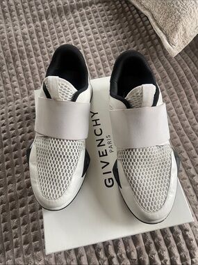 Women Classic Givenchy White and Black Slip-On Mesh Sneakers 39